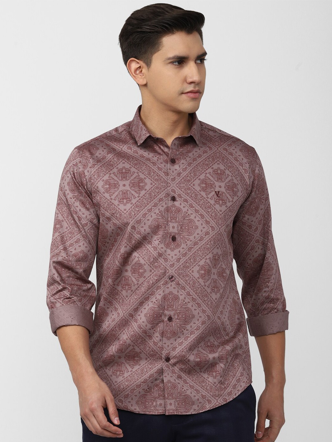 

V Dot Men Ethnic Motifs Printed Spread Collar Pure Cotton Slim Fit Casual Shirt, Maroon
