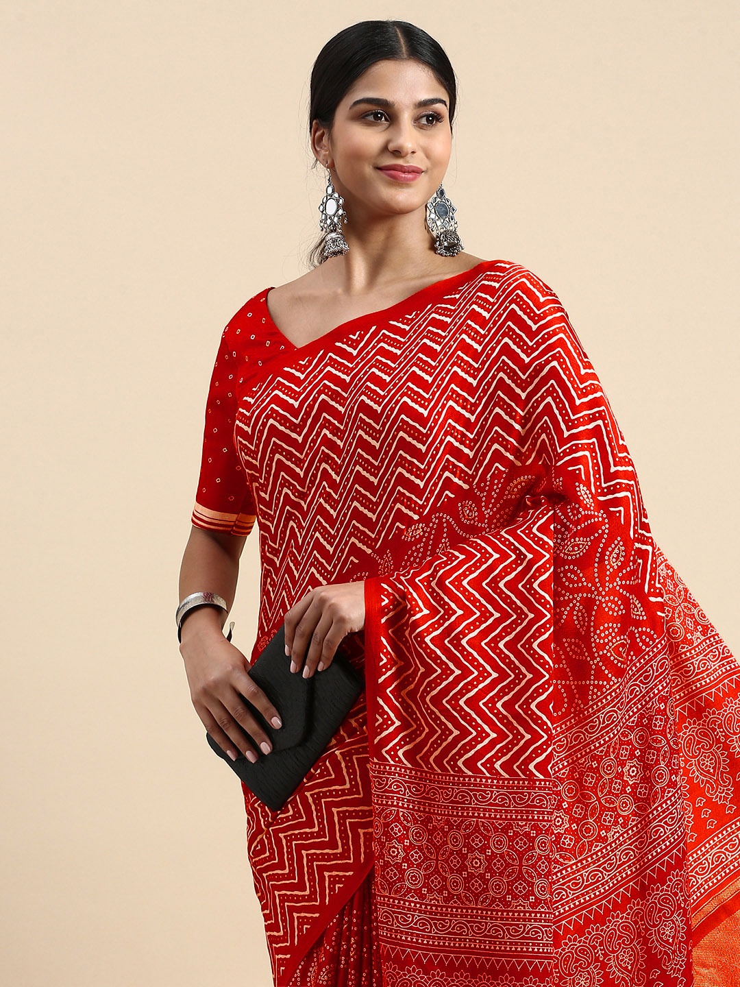 

VASTRANAND Bandhani Saree, Red