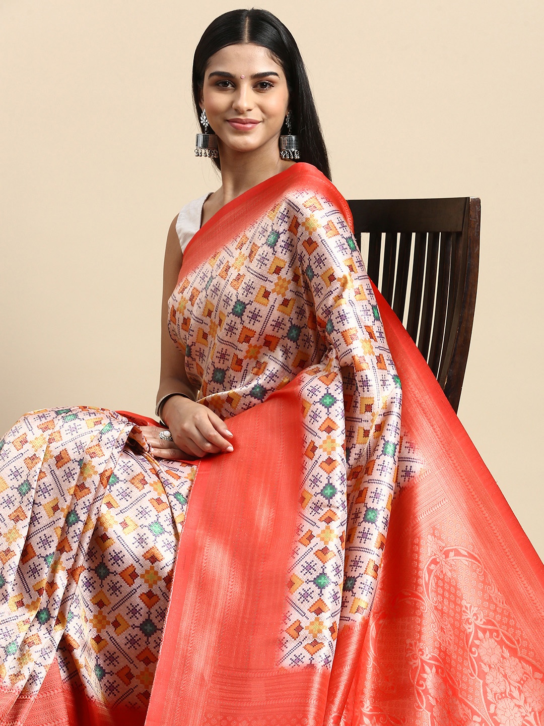 

VASTRANAND Geometric Printed Zari Patola Saree, Red