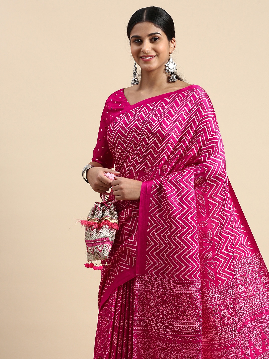 

VASTRANAND Geometric Printed Bandhani Saree, Pink