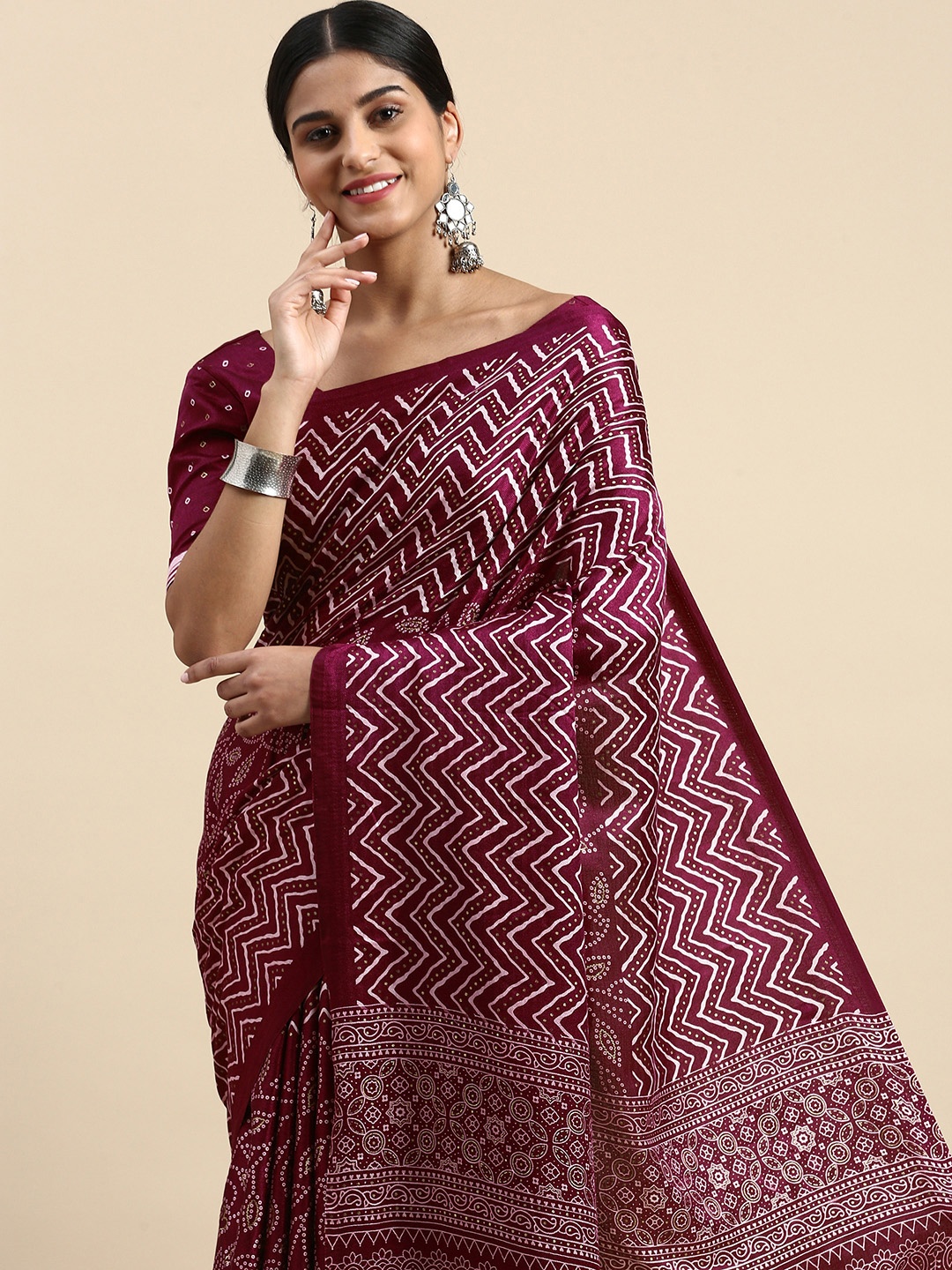 

VASTRANAND Bandhani Saree, Burgundy