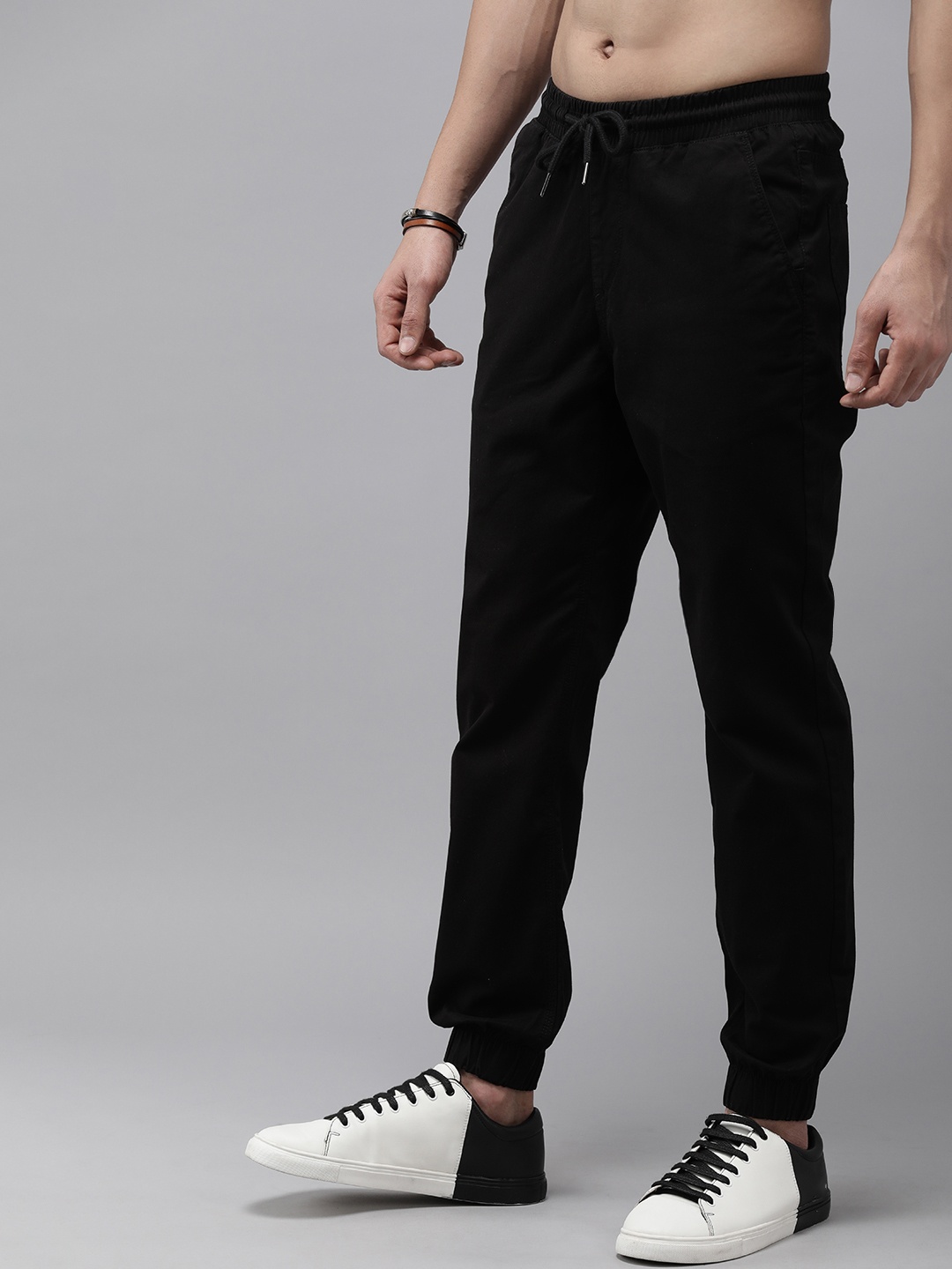 

The Roadster Lifestyle Co. Men Solid Mid Rise Joggers, Black