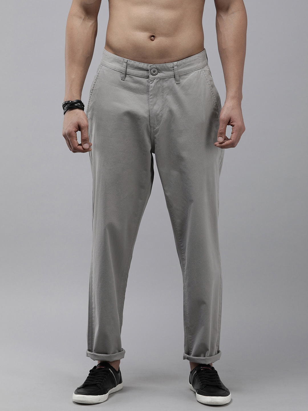 

The Roadster Lifestyle Co. Men Loose Fit Chinos Trousers, Grey