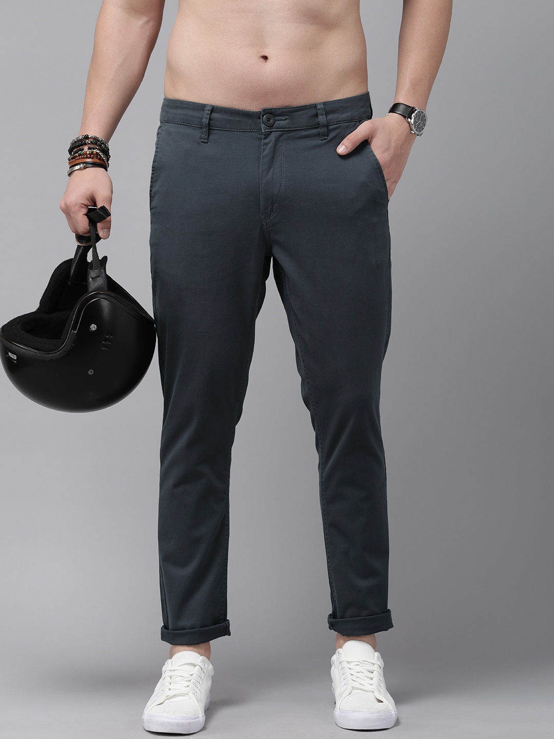 

Roadster Men Solid Tapered Slim Fit Low-Rise Plain Woven Flat-Front Trousers, Charcoal