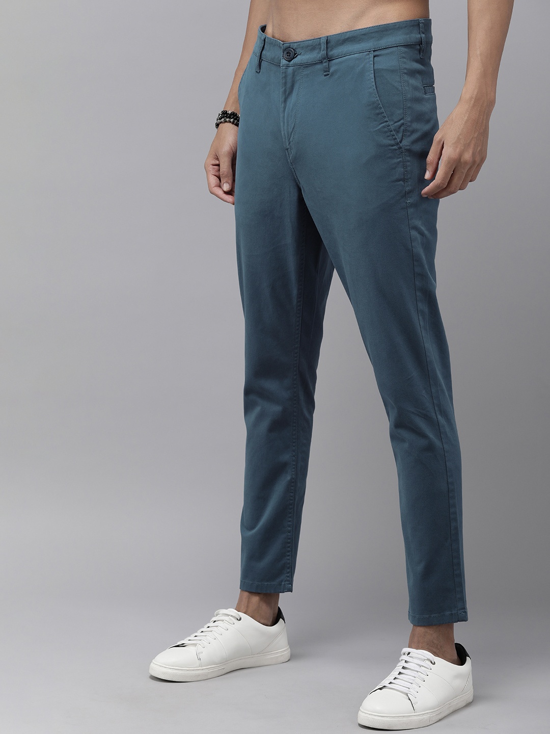 

The Roadster Lifestyle Co. Men Tapered Slim Fit Low-Rise Trousers, Blue