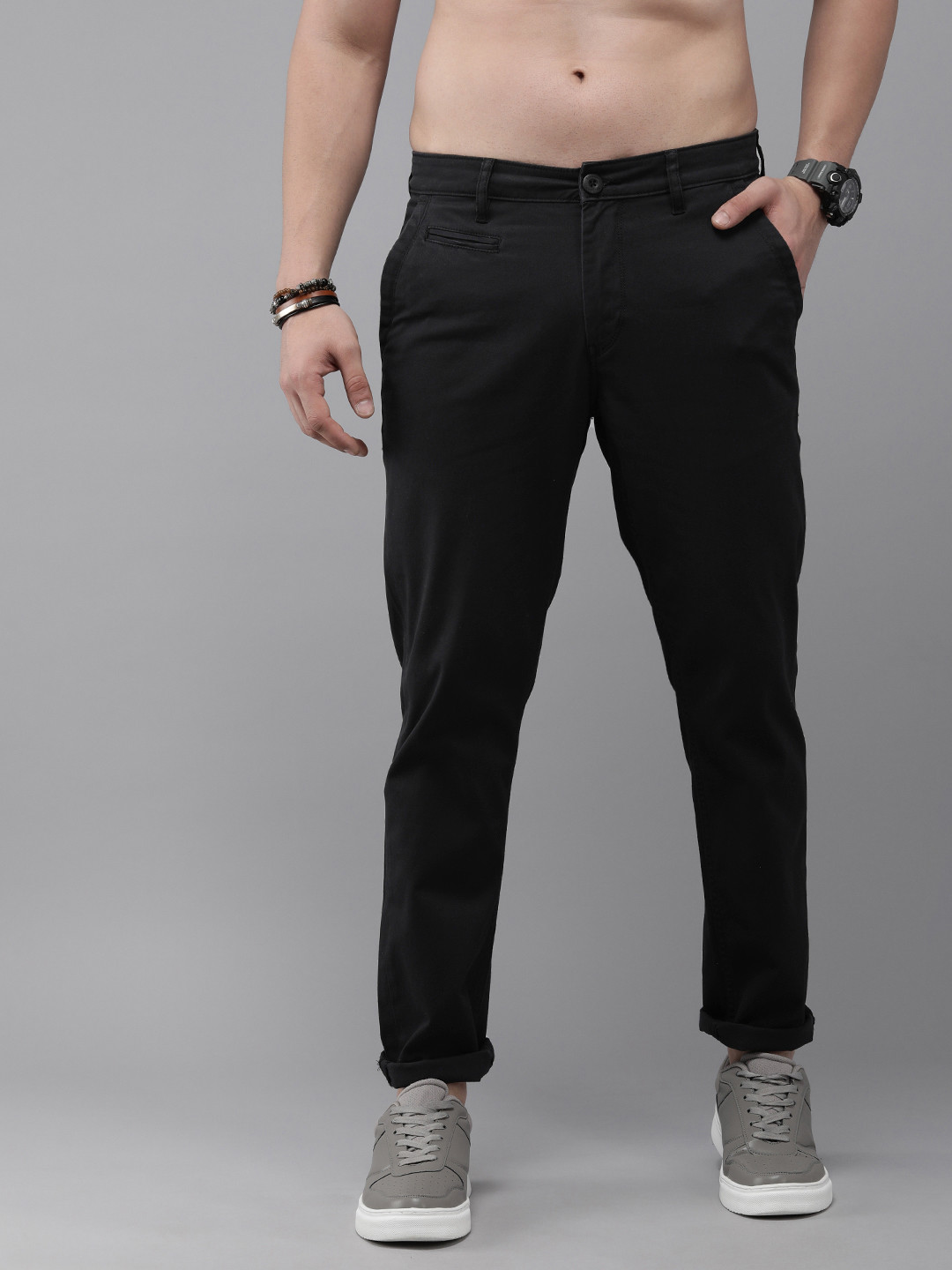 

The Roadster Lifestyle Co. Men Mid Rise Tapered Fit Regular Trousers, Black