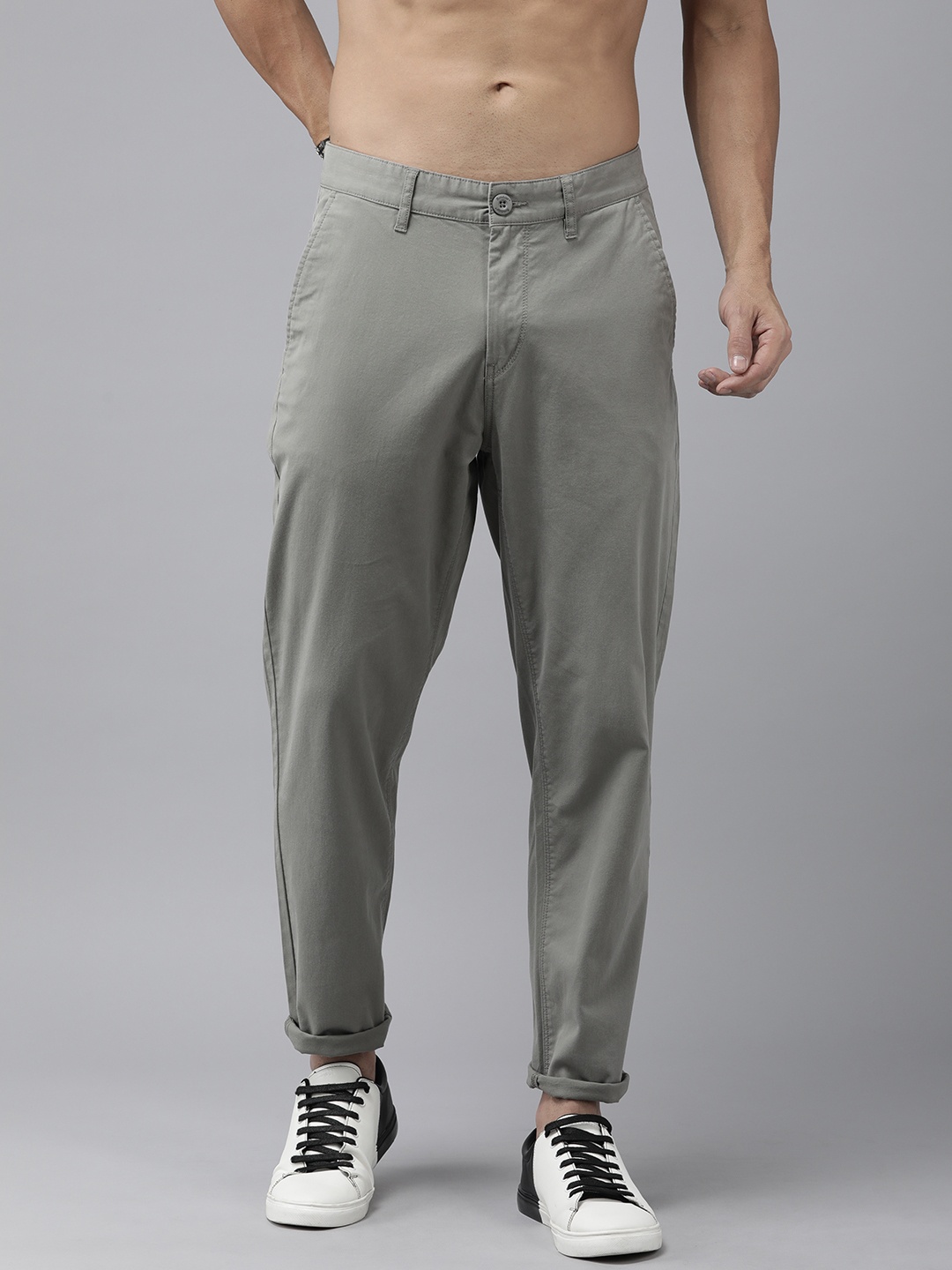 

The Roadster Life Co. Men Relaxed Mid-Rise Chinos Trousers, Olive