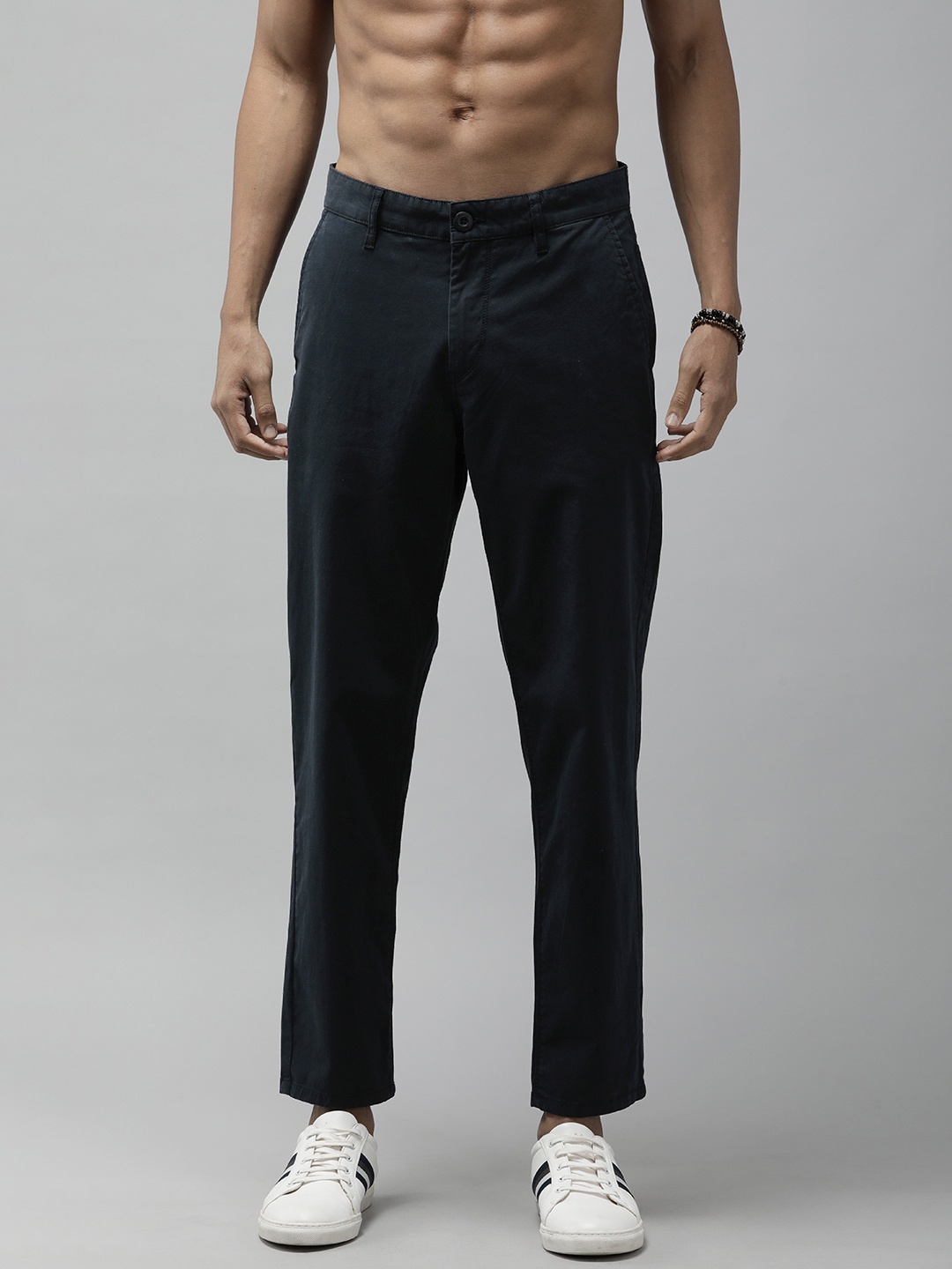 

The Roadster Life Co. Men Relaxed Fit Chinos, Navy blue