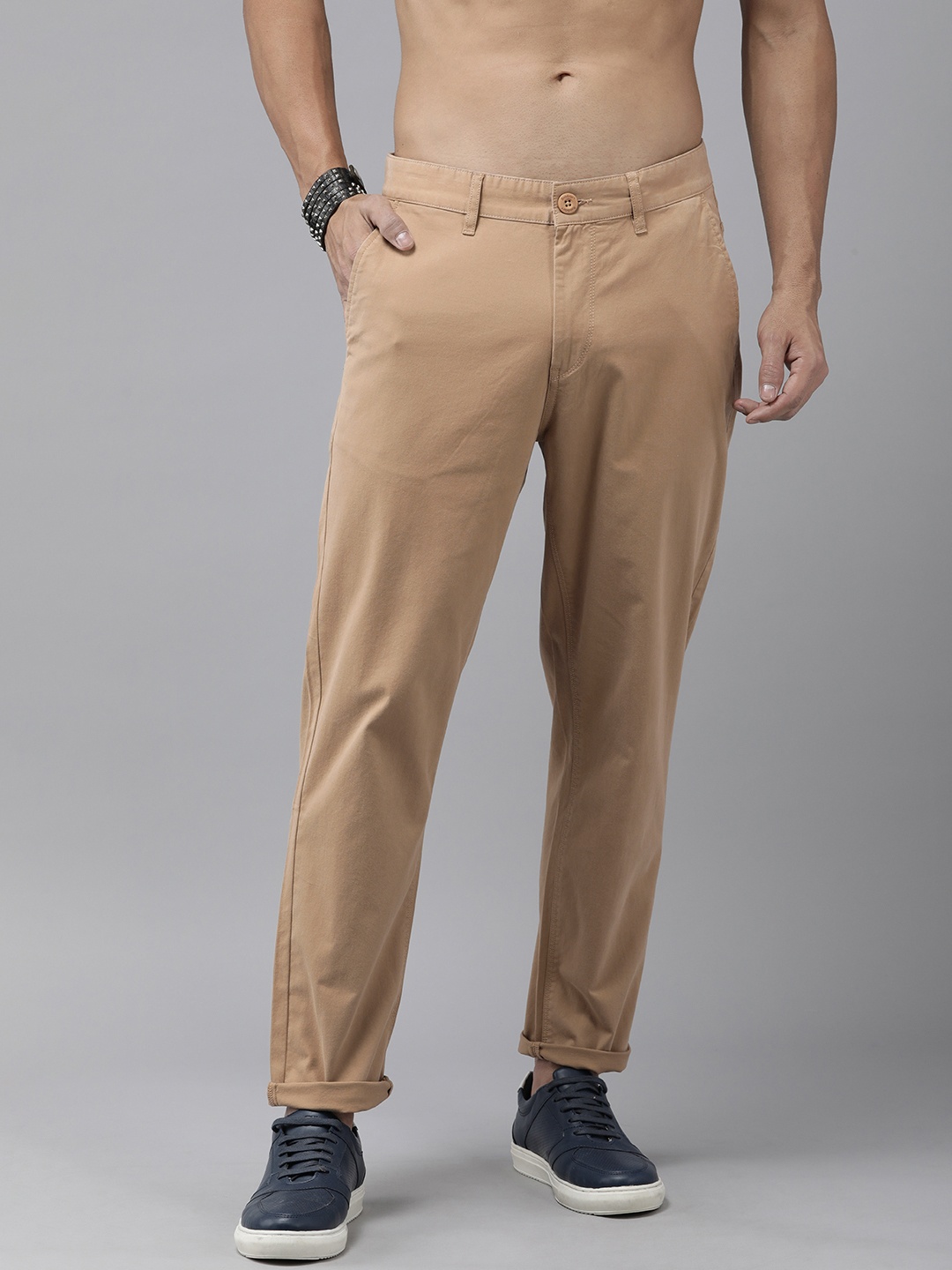 

The Roadster Life Co. Men Relaxed Mid-Rise Chinos Trousers, Khaki