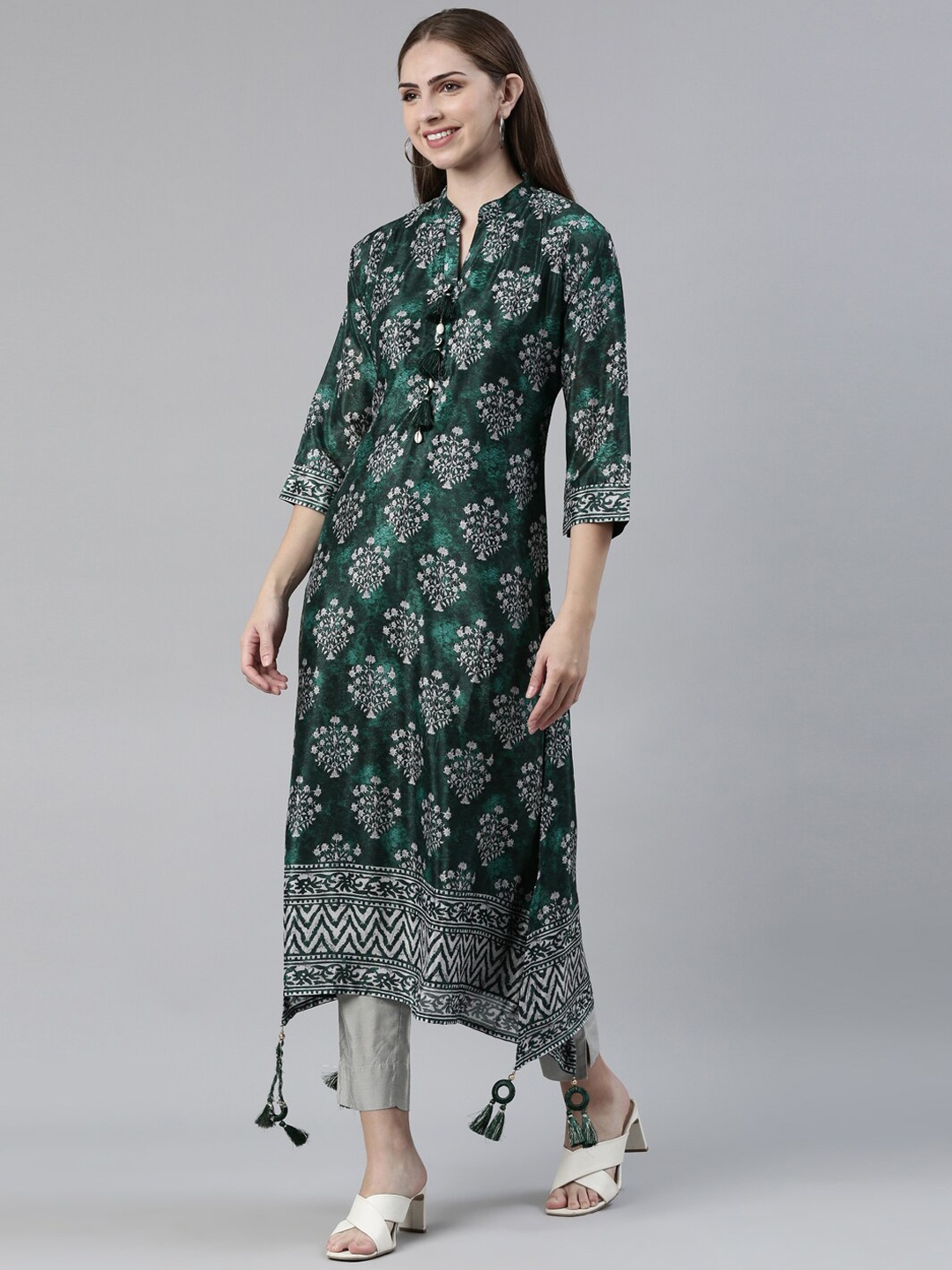 

Neerus Floral Printed Band Collar Crepe Kurta, Green