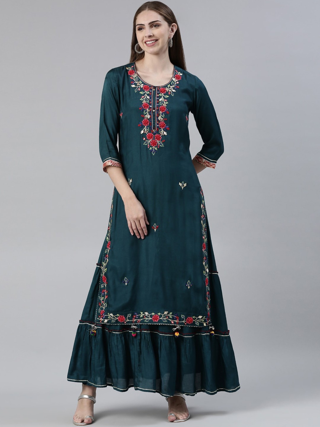 

Neerus Floral Embroidered Thread Work Straight Kurta, Green