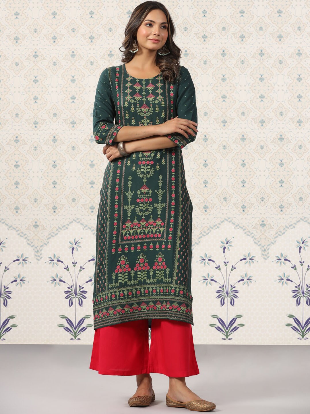 

Ode by House of Pataudi Floral Printed Straight Kurta With Palazzos, Green