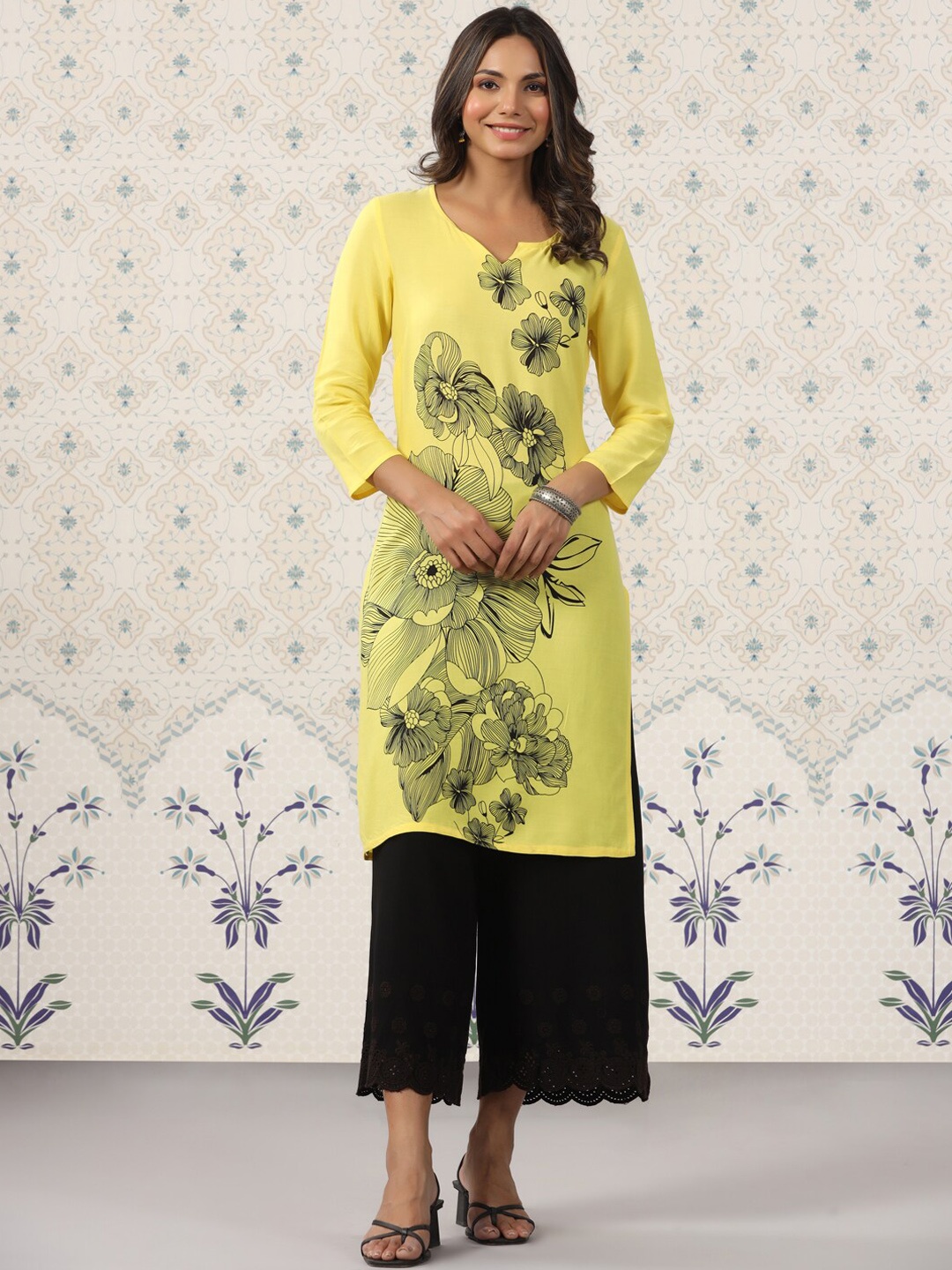 

Ode by House of Pataudi Floral Printed Kurta with Palazzos, Yellow