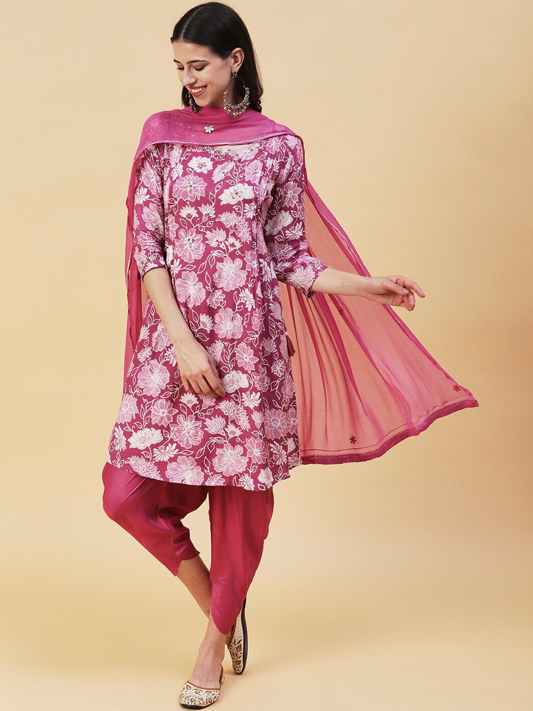 

FASHOR Floral Printed Screen Sequinned Kurta With Dhoti Pants & Dupatta, Mauve