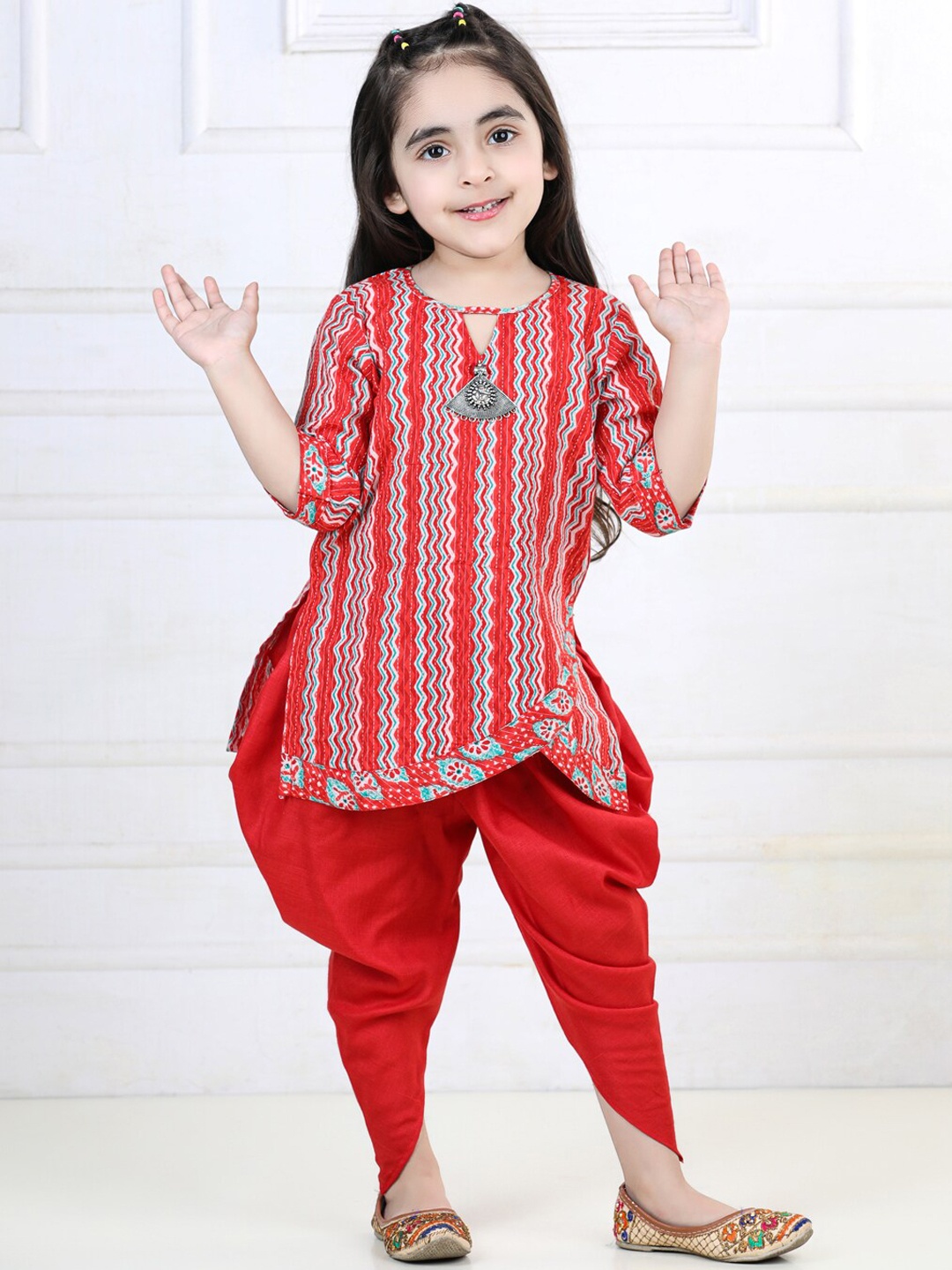 

Kinder Kids Girls Keyhole Neck Ethnic Motifs Printed Pure Cotton Kurta with Dhoti Pants, Red