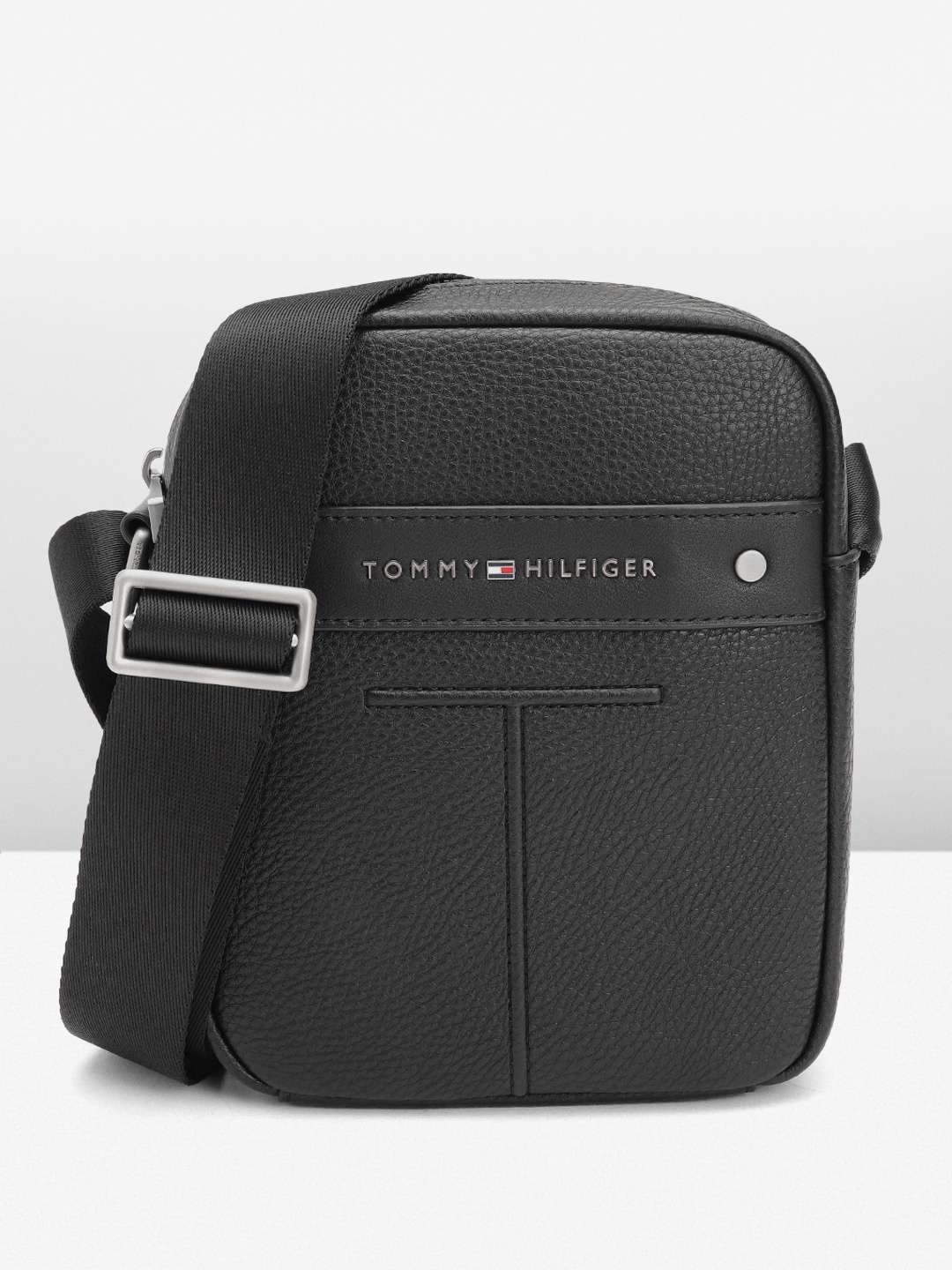 

Tommy Hilfiger Men Black Backpack