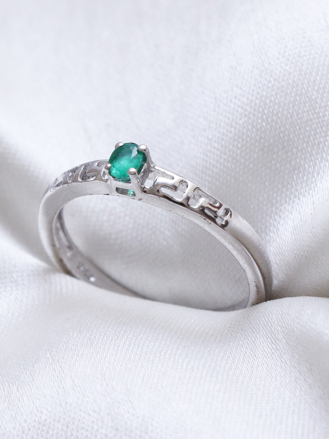 

HIFLYER JEWELS Emerald Studded Sterling Antique Silver Finger Ring, Sea green