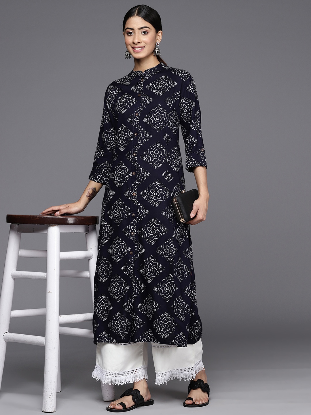 

Varanga Bandhani Printed Indigo Kurta, Navy blue