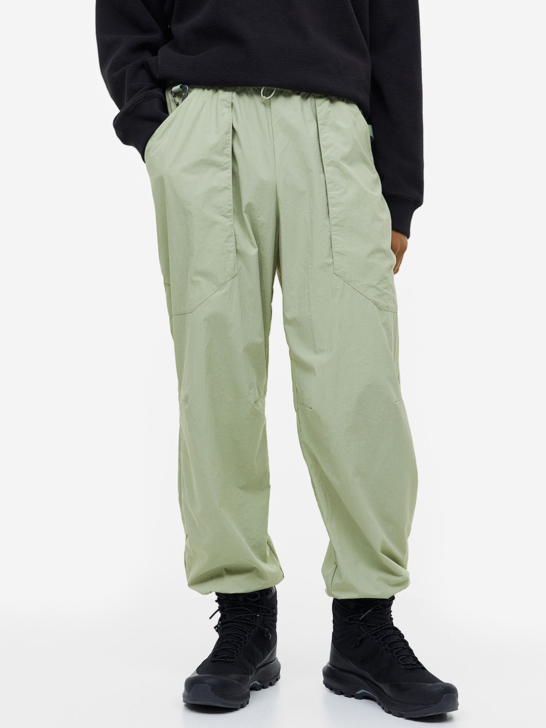 

H&M Men Water-repellent nylon sports joggers, Green