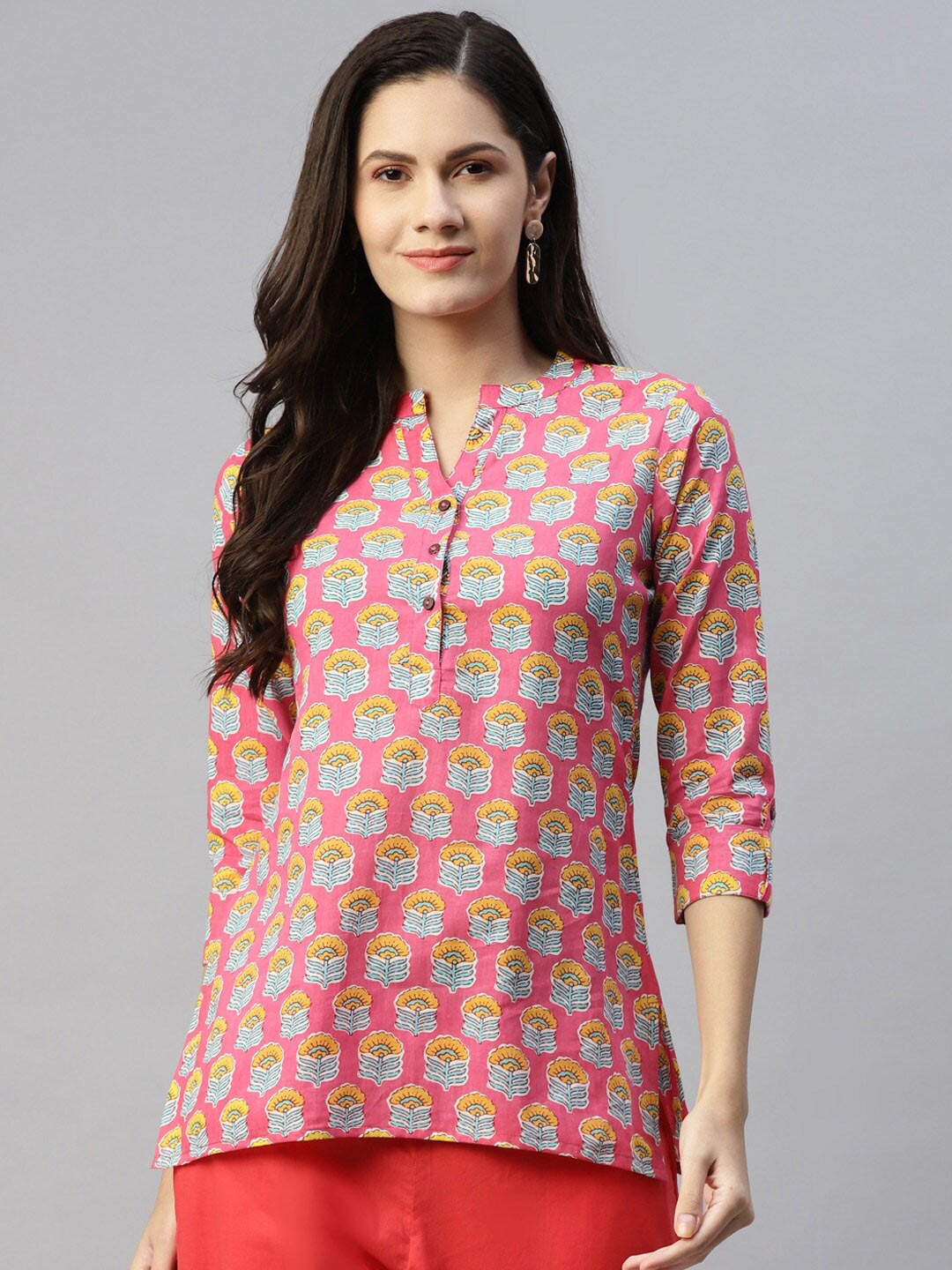 

MALHAAR Floral Printed Pure Cotton Kurti, Red