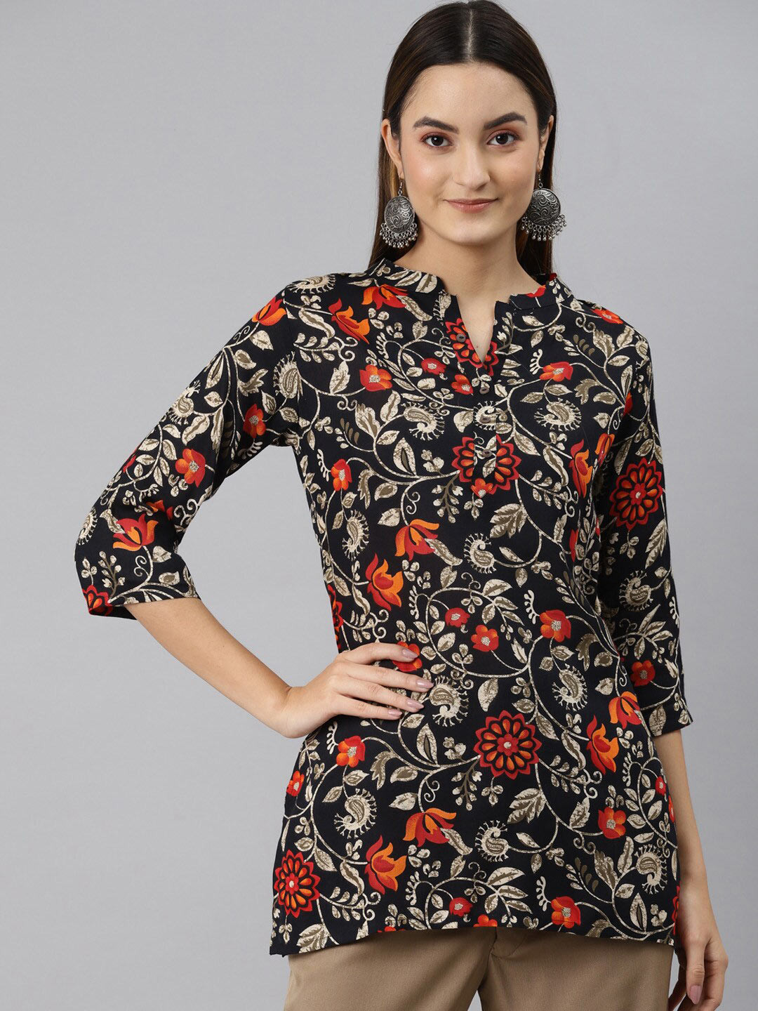 

MALHAAR Floral Printed Mandarin Collar Kurti, Black