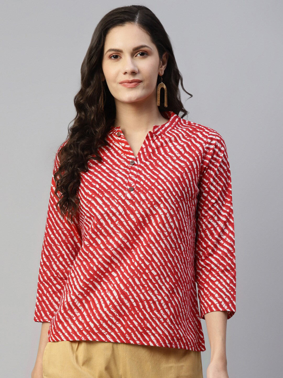 

MALHAAR Leheriya Printed Pure Cotton Kurti, Red
