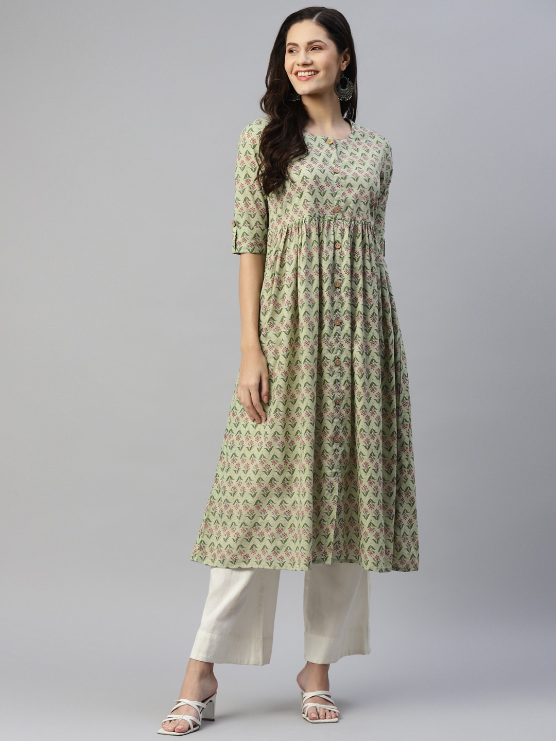

MALHAAR Floral Printed Roll Up Sleeves Pure Cotton Kurta, Green