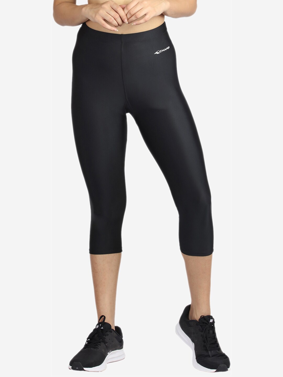 

VELOZ Women Skinny Fit Capris, Black