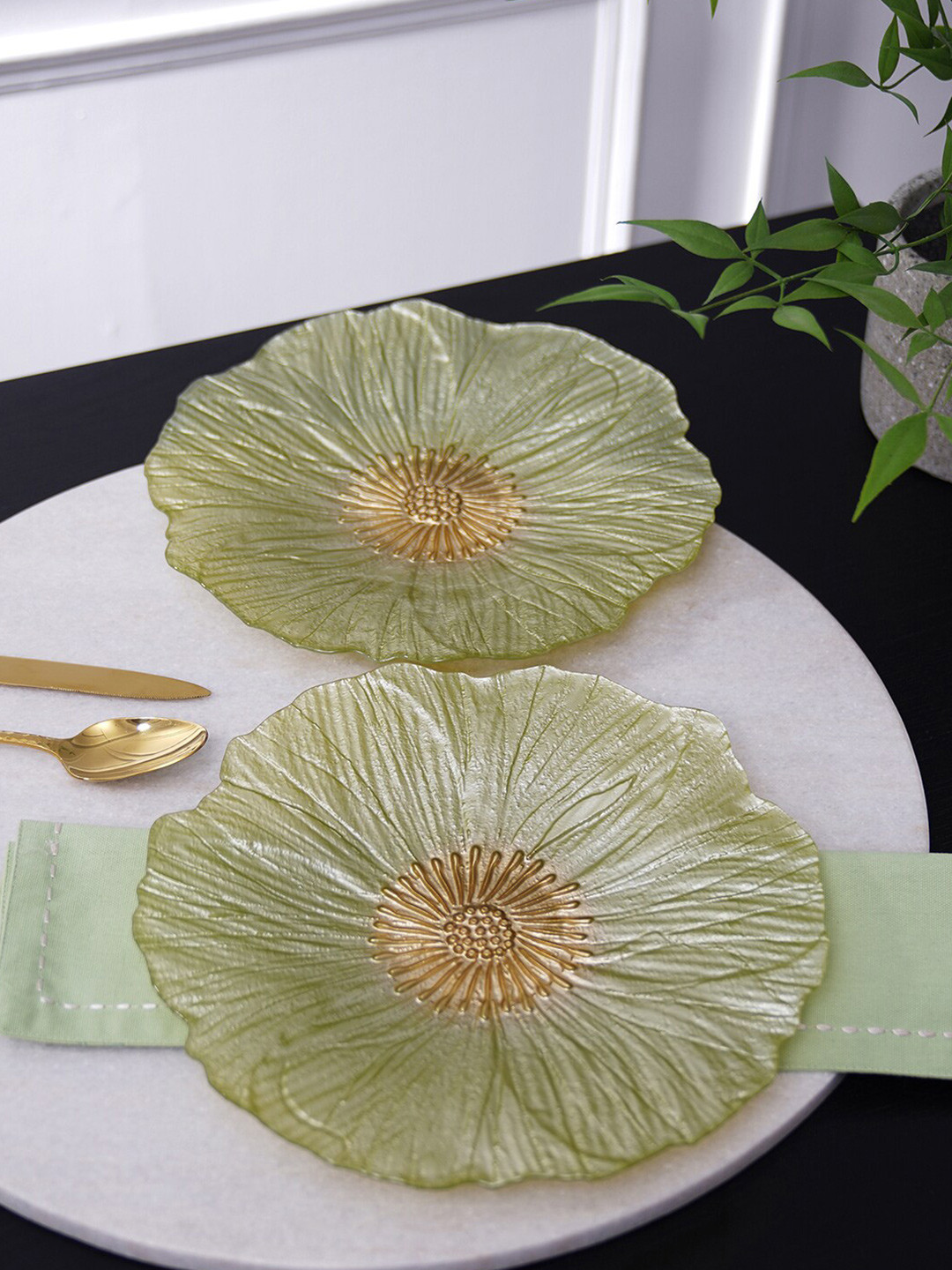 

Pure Home and Living Green & Gold Toned 2 Pieces Floral Shape Textured Glass Dinner Plates