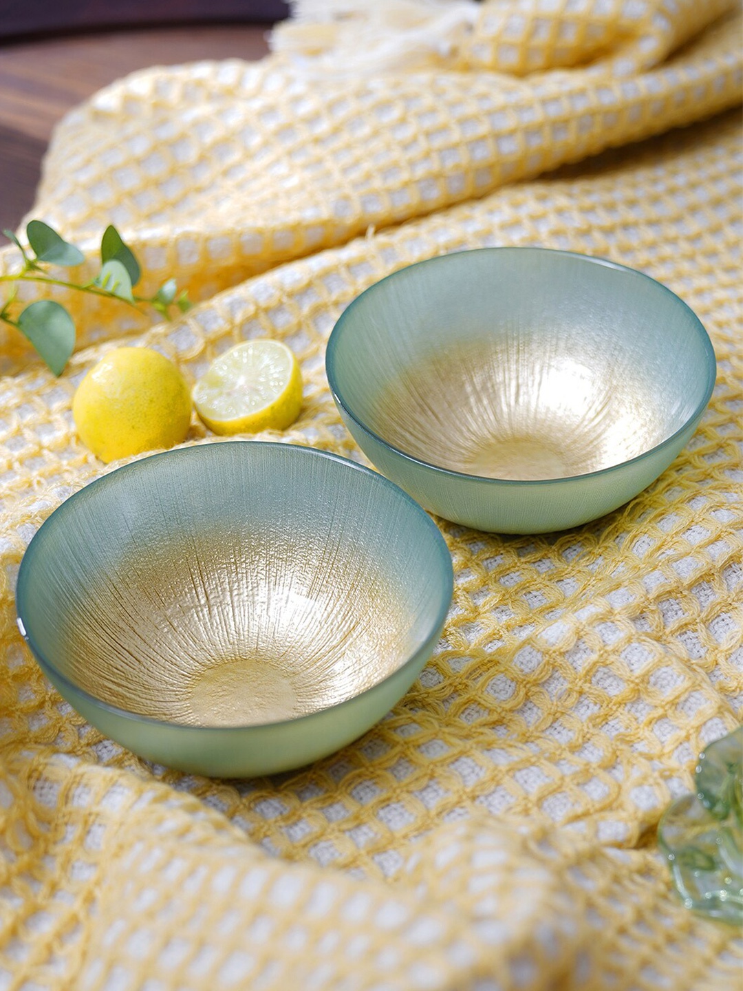 

Pure Home and Living Blue & Gold-Toned 2 Pieces Radial Gradient Textured Glass Bowls