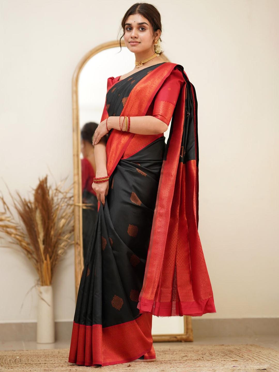

Jinax Ethnic Motifs Woven Design Pure Silk Banarasi Saree, Black