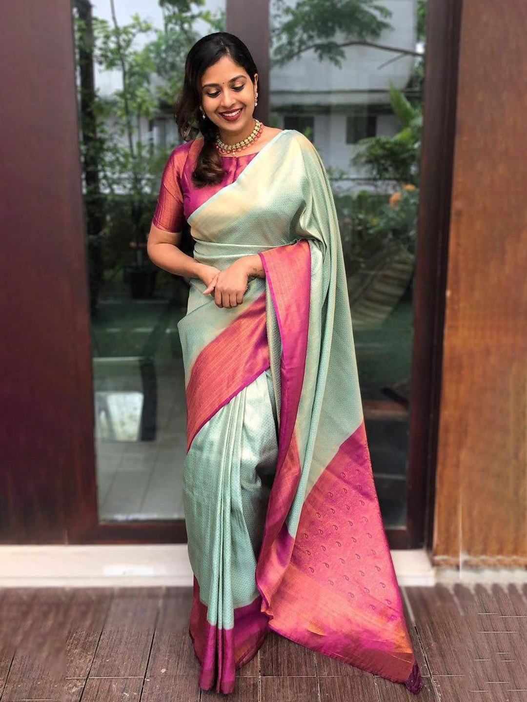 

Jinax Woven Design Pure Silk Banarasi Saree, Sea green