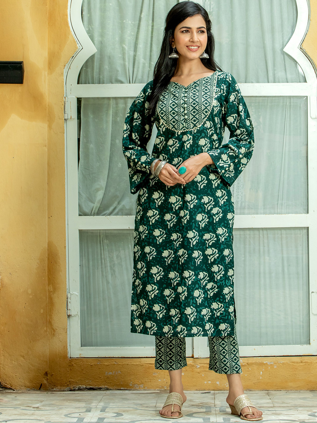 

Kohsh Floral Printed Pure Cotton Straight Kurta with Trousers, Green