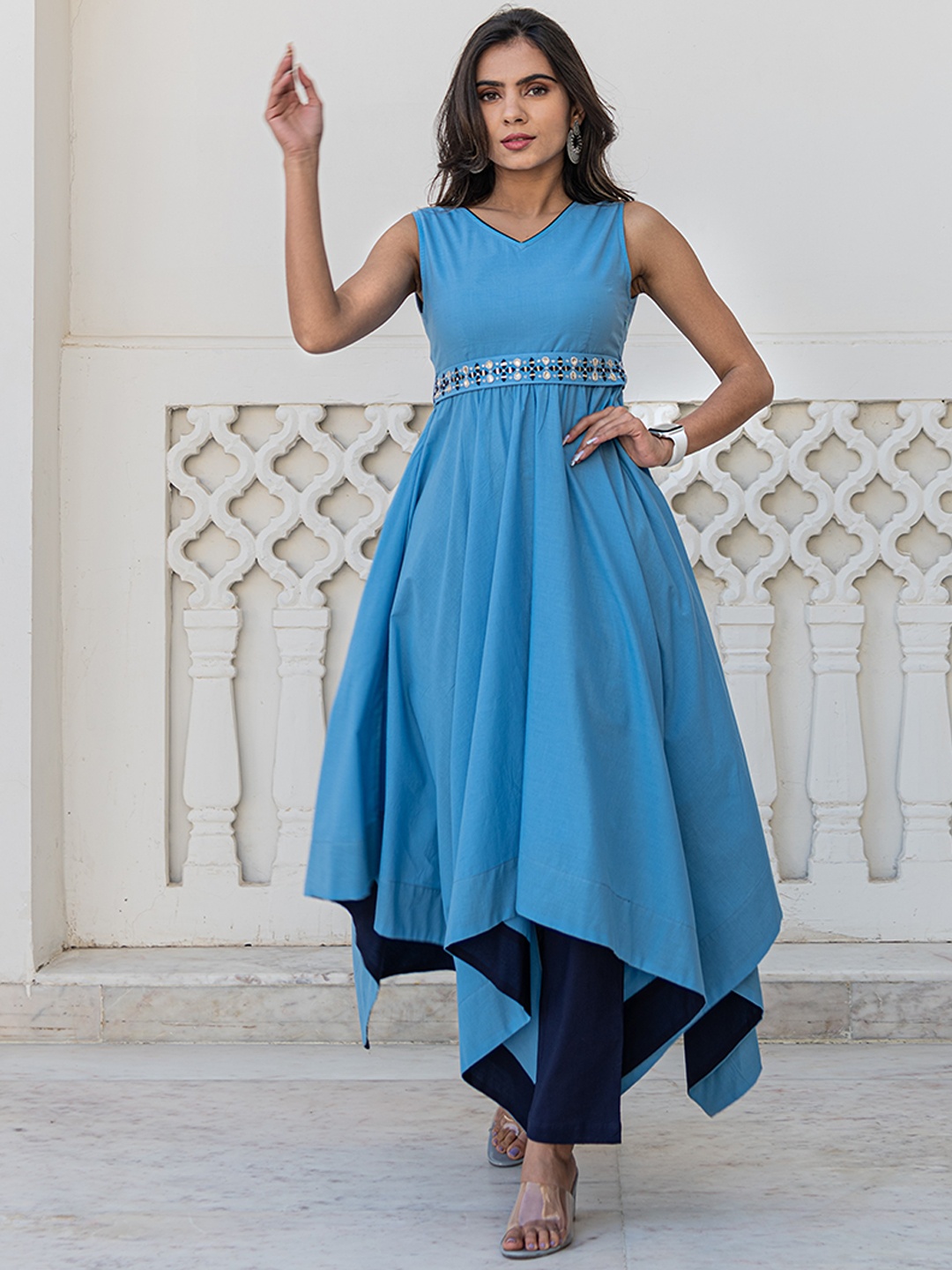 

Kohsh V Neck Asymmetric Pure Cotton Kurta With Trousers & Belt, Blue