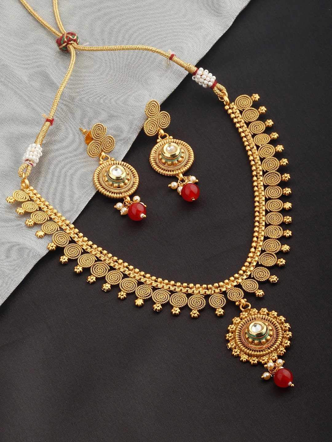 

Alamod Gold-Plated Kundan Studded & Beaded Jewellery Set
