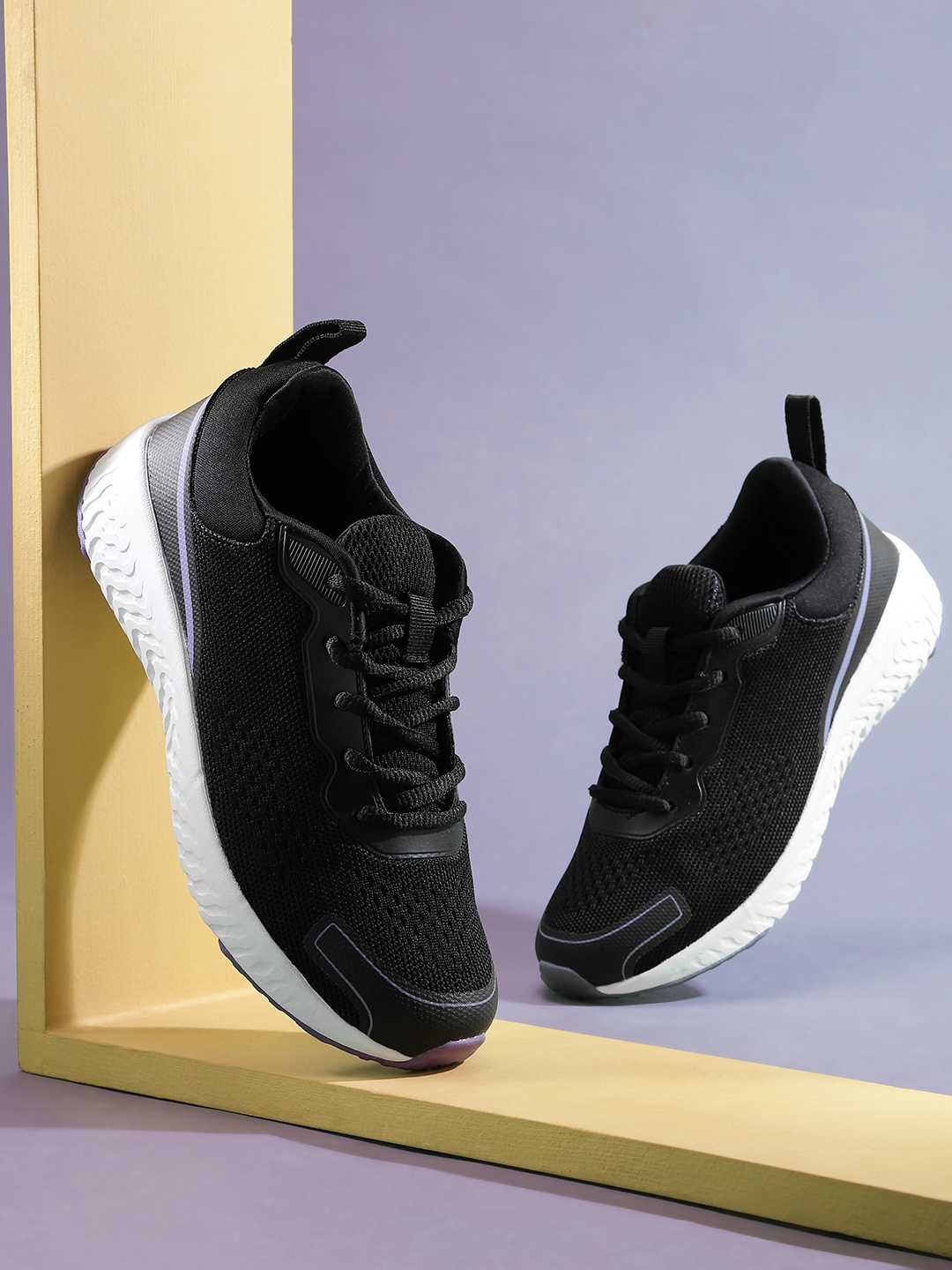

HRX by Hrithik Roshan Women Woven Design Go-Lite Walking Shoes, Black