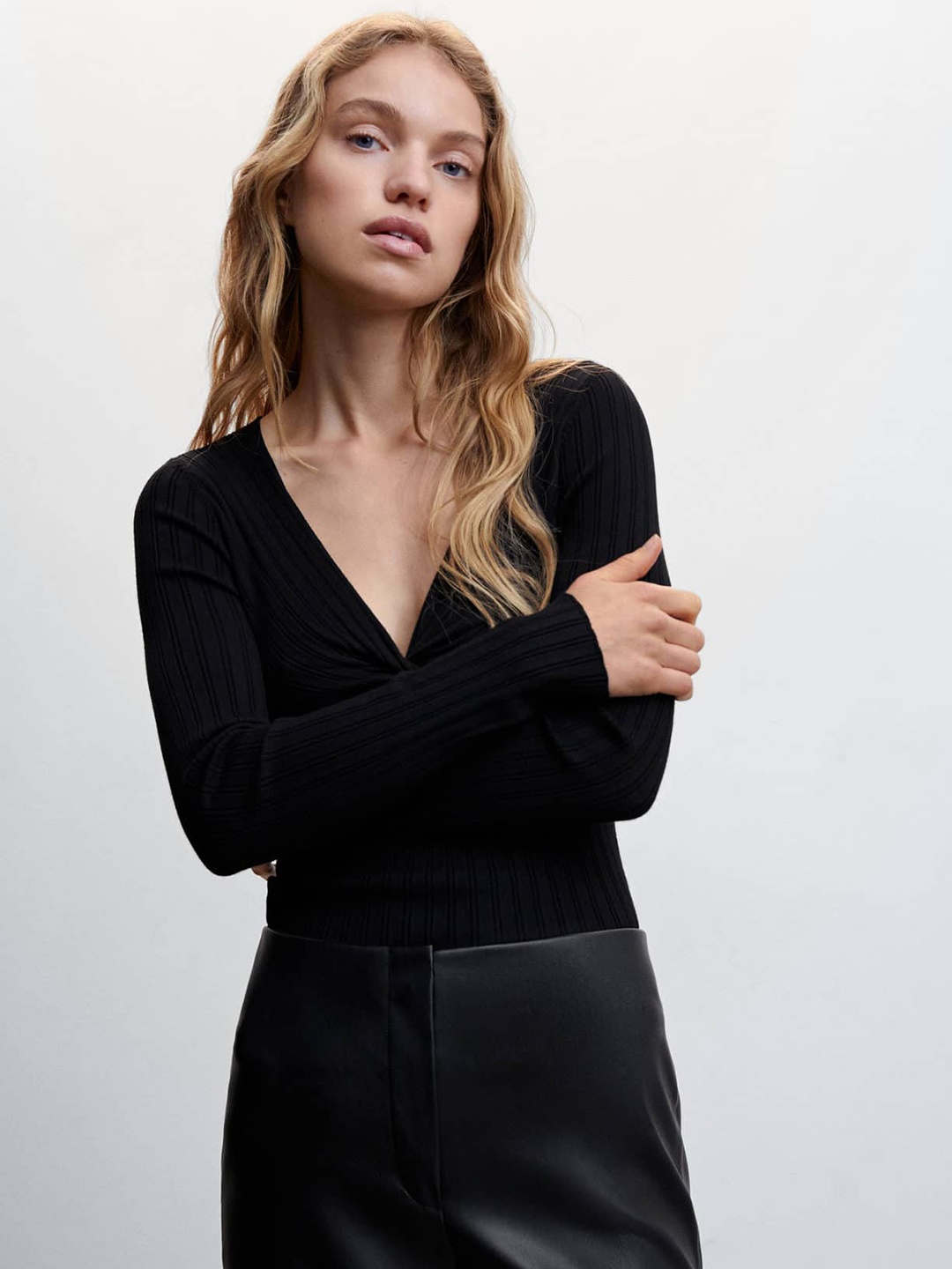 

MANGO Ribbed V-Neck Knot Detail Fitted Top, Black