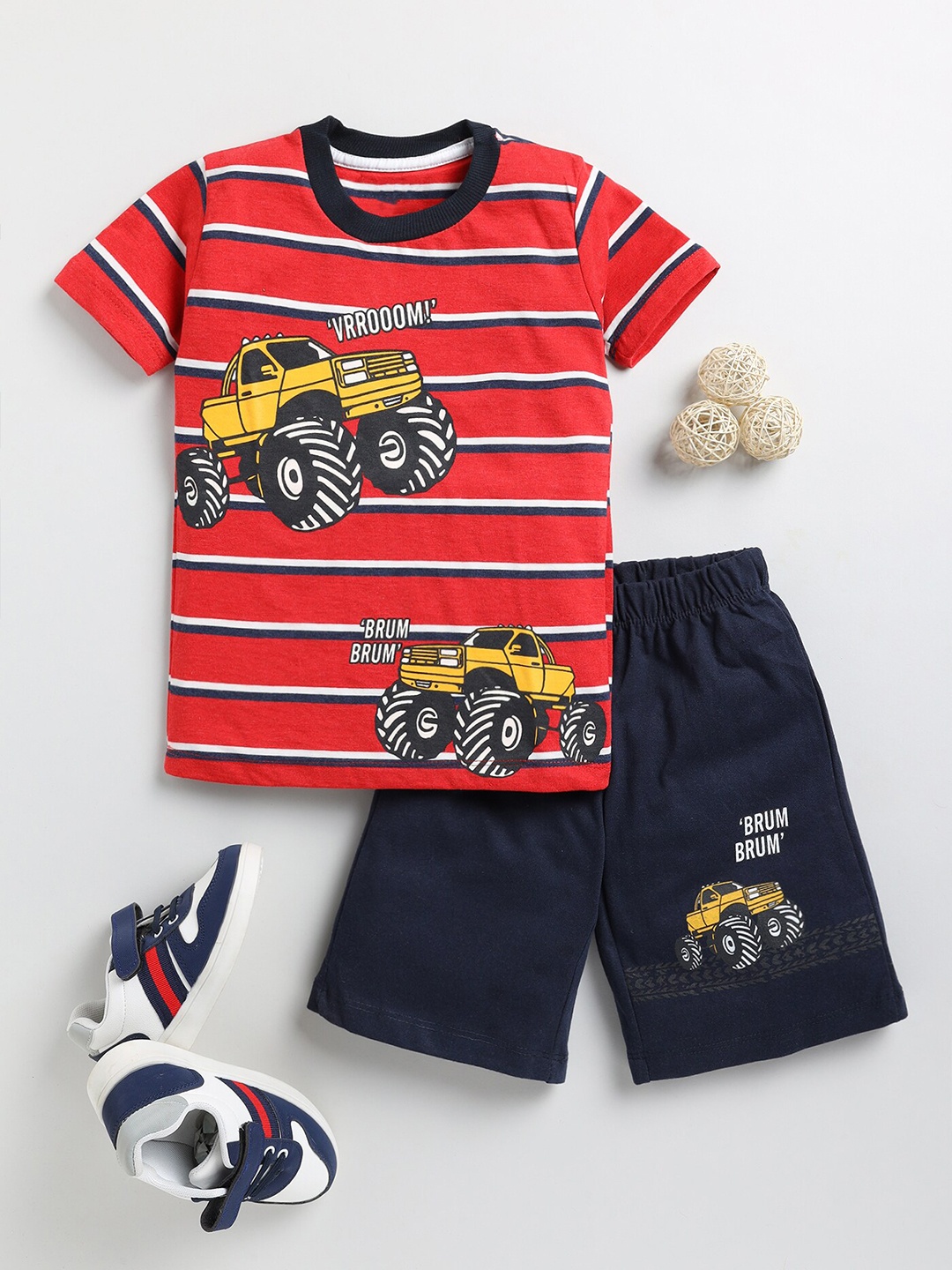 

YK Boys Printed Round Neck Short Sleeves T-shirt with Shorts Clothing Set, Red