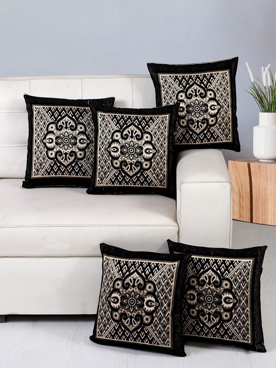 

Nendle Beige & Black 5 Pcs Floral Square Cushion Covers