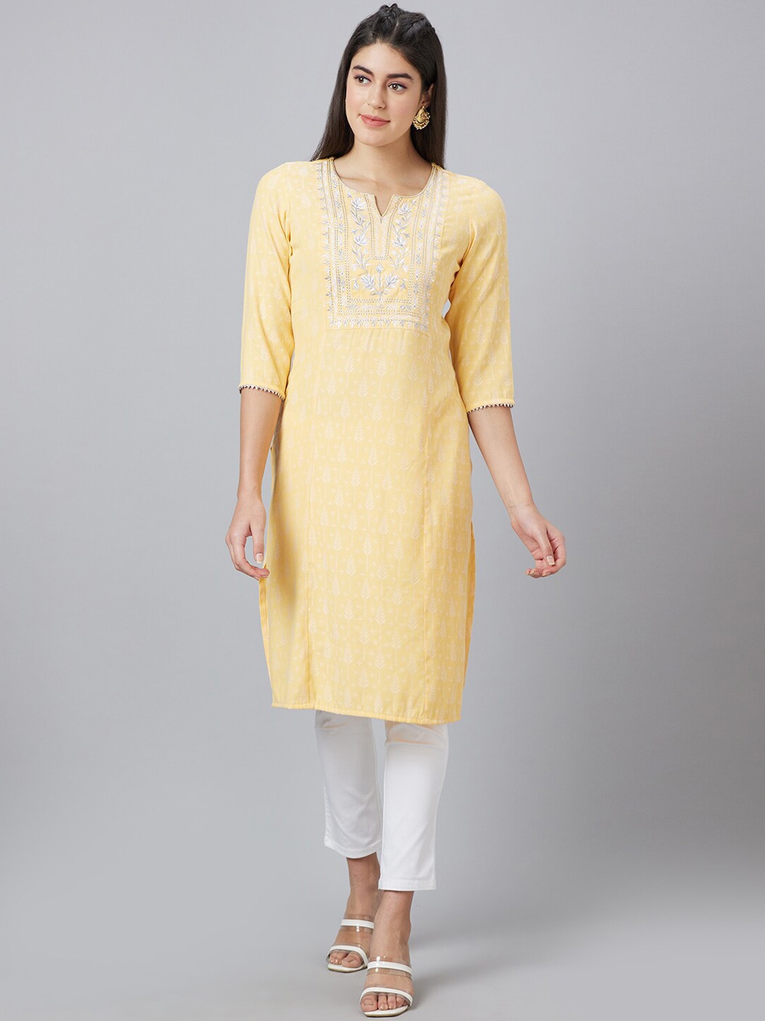 

Globus Floral Printed Thread Work Straight Kurta, Yellow