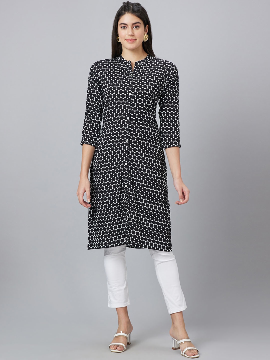 

Globus Geometric Printed Kurta, Black