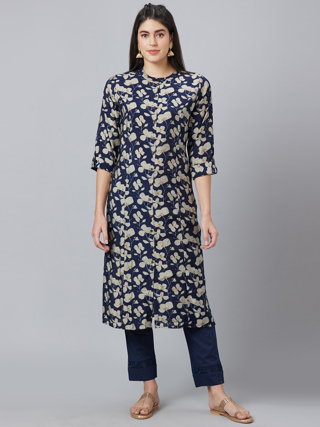 

Globus Roll-Up Sleeves Floral Printed Paneled Straight Kurta, Navy blue