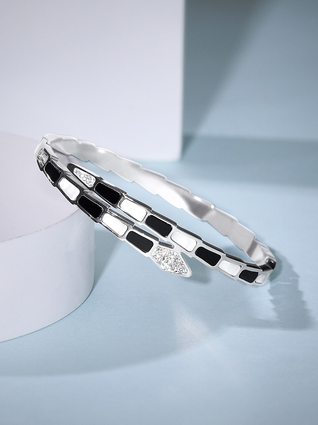 

Rubans Voguish Women Rhodium-Plated Brass Enamelled Kada Bracelet, Silver