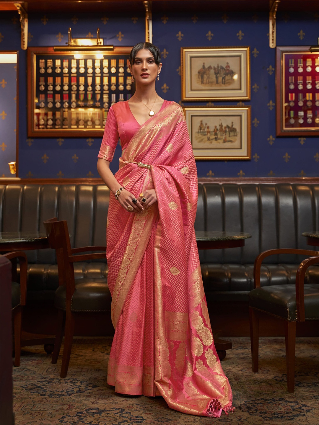 

elora Ethnic Motif Woven Design Banarasi Saree, Pink