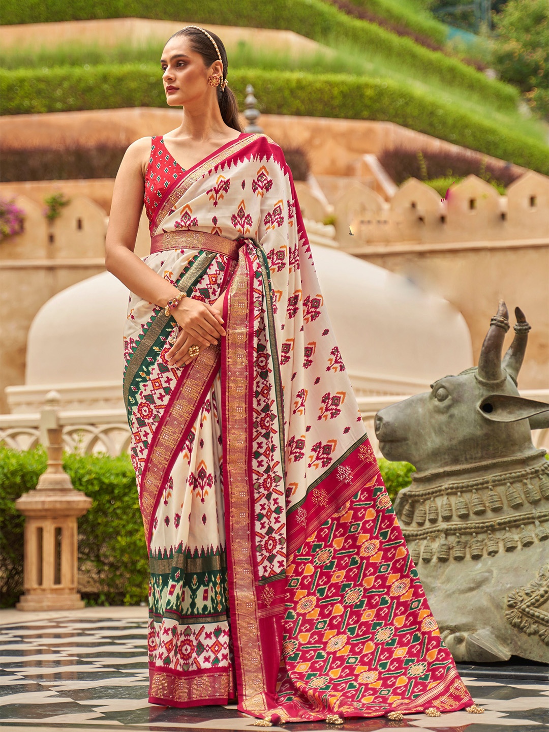 

Mitera Floral Beads and Stones Pure Silk Saree, Beige