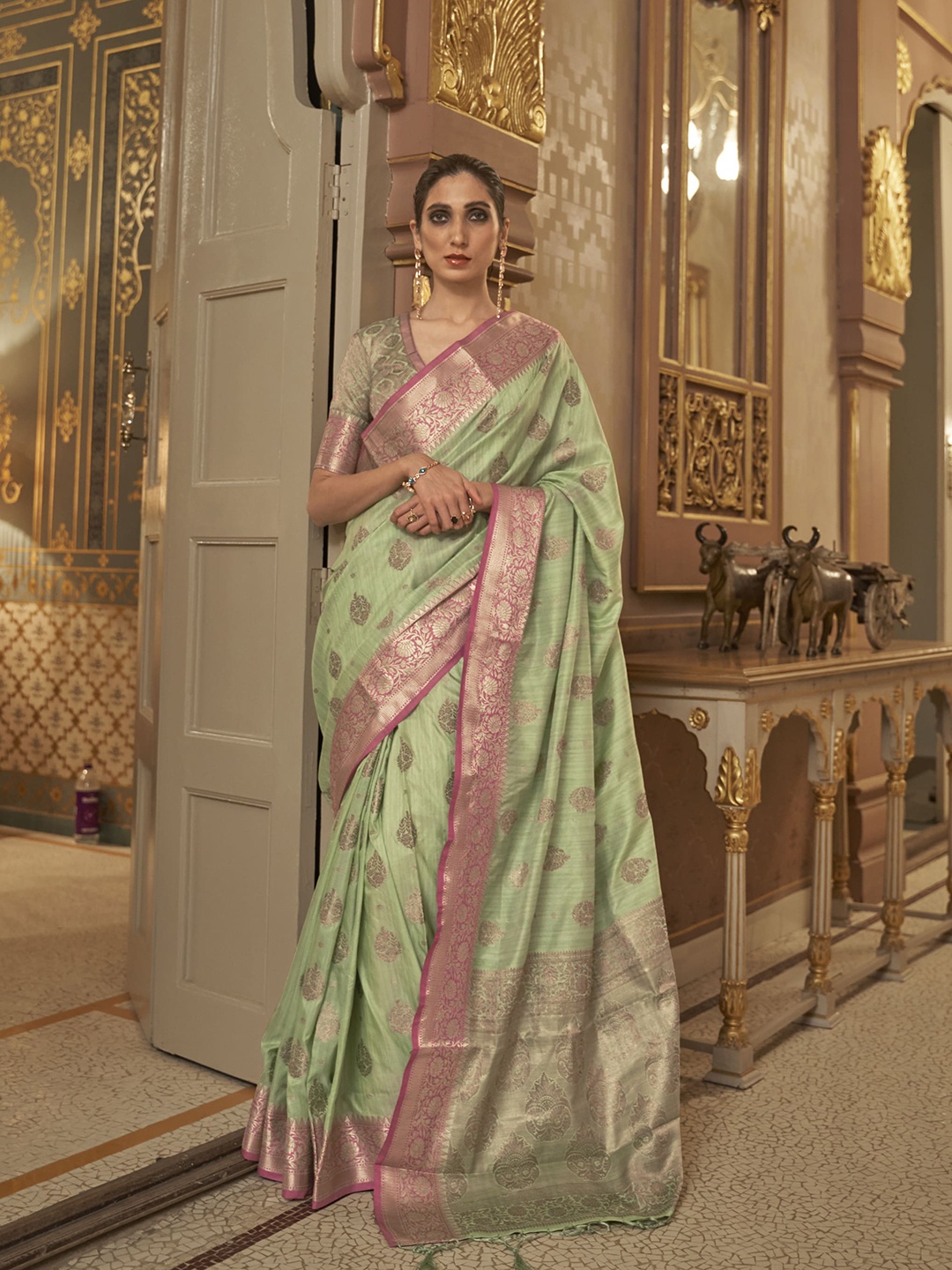 

elora Ethnic Motifs Woven Design Pure Silk Banarasi Saree, Lime green