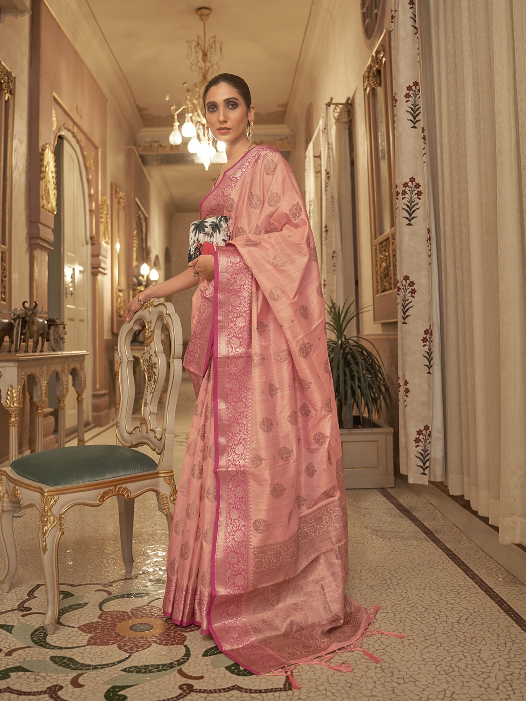 

elora Ethnic Motifs Woven Design Pure Silk Banarasi Saree, Pink