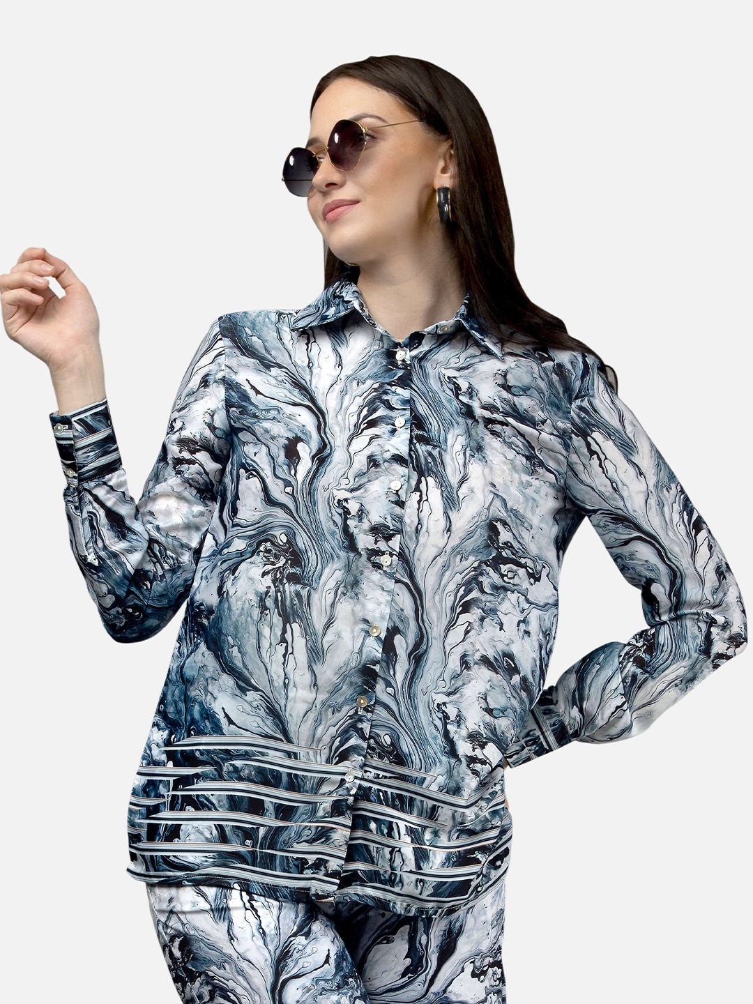 

NEOFAA Women Printed Regular Fit Casual Shirt, Blue