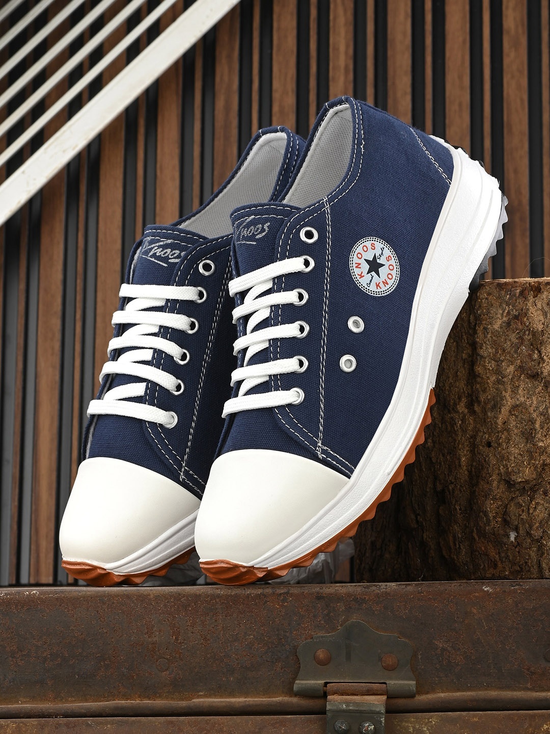 

knoos Men Lightweight Comfort Insole Contrast Sole Canvas Sneakers, Navy blue