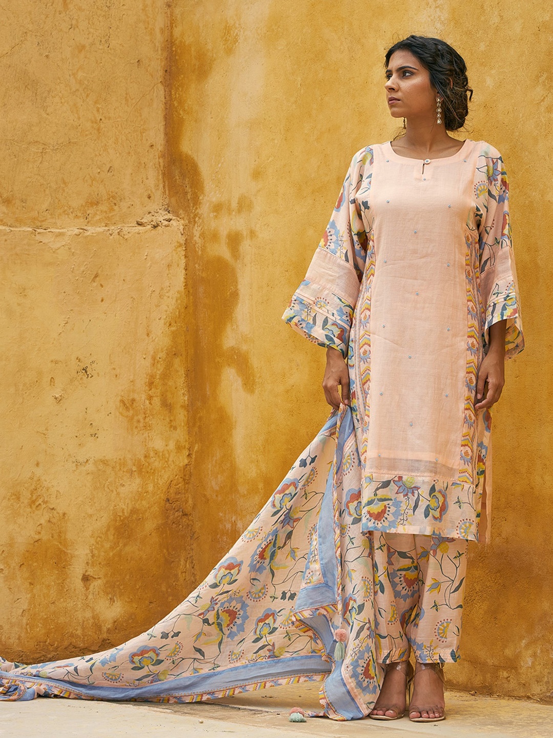 

Baise Gaba Floral Printed Keyhole Neck Beads & Stones Kurta, Peach